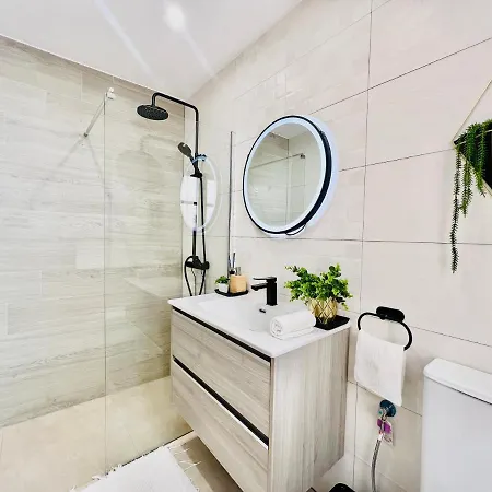 Romantic In Windsor Park Costa Adeje (Tenerife)